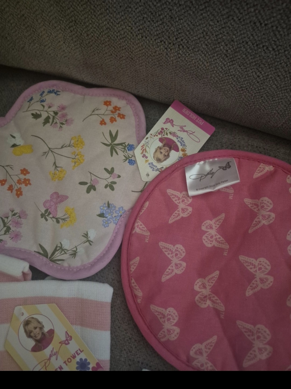 Dolly Parton Kitchen Accessory Bundle - Picture 6 of 10